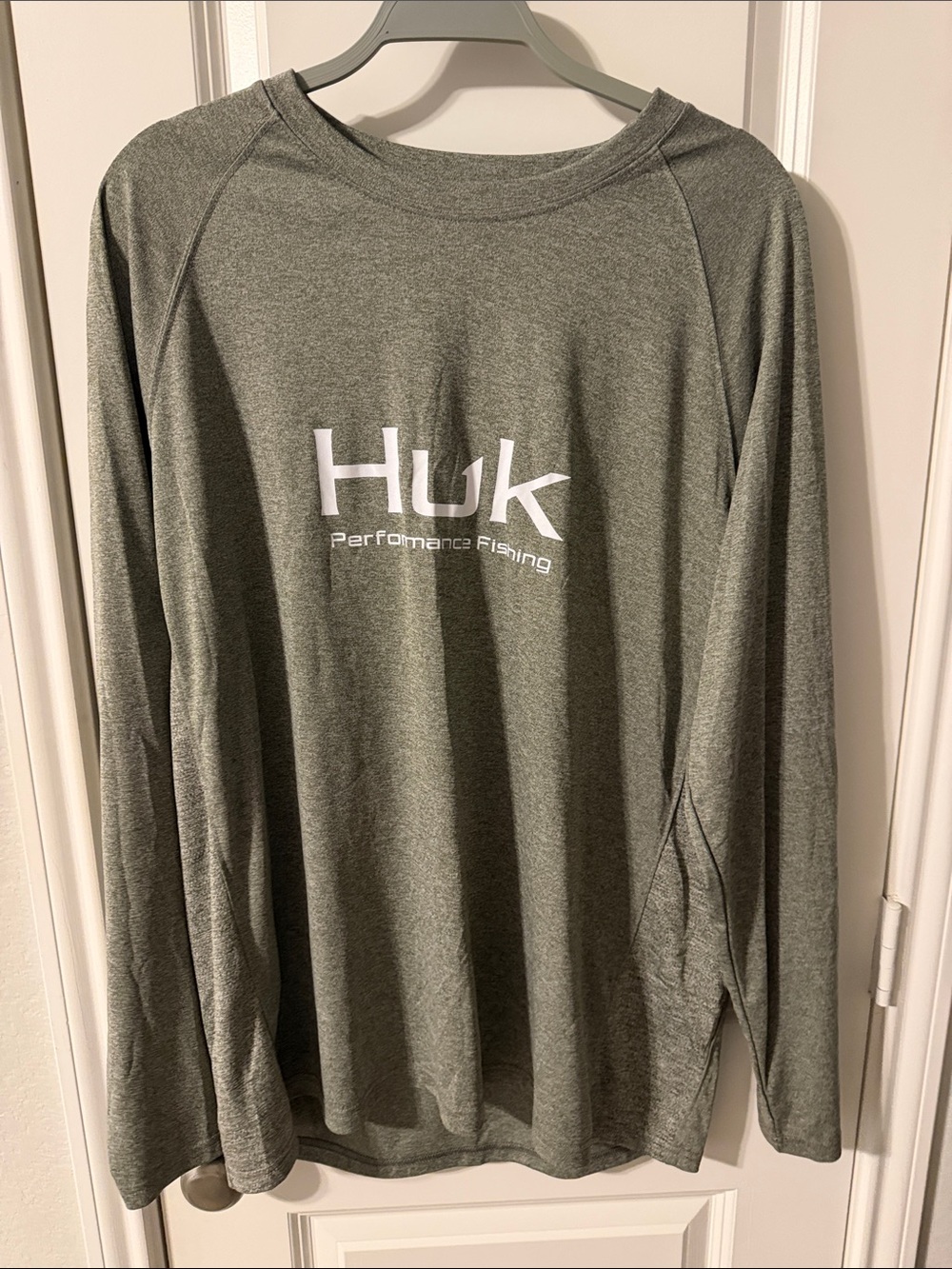 Huk Performance Long-Sleeve Tee in Heather Gray